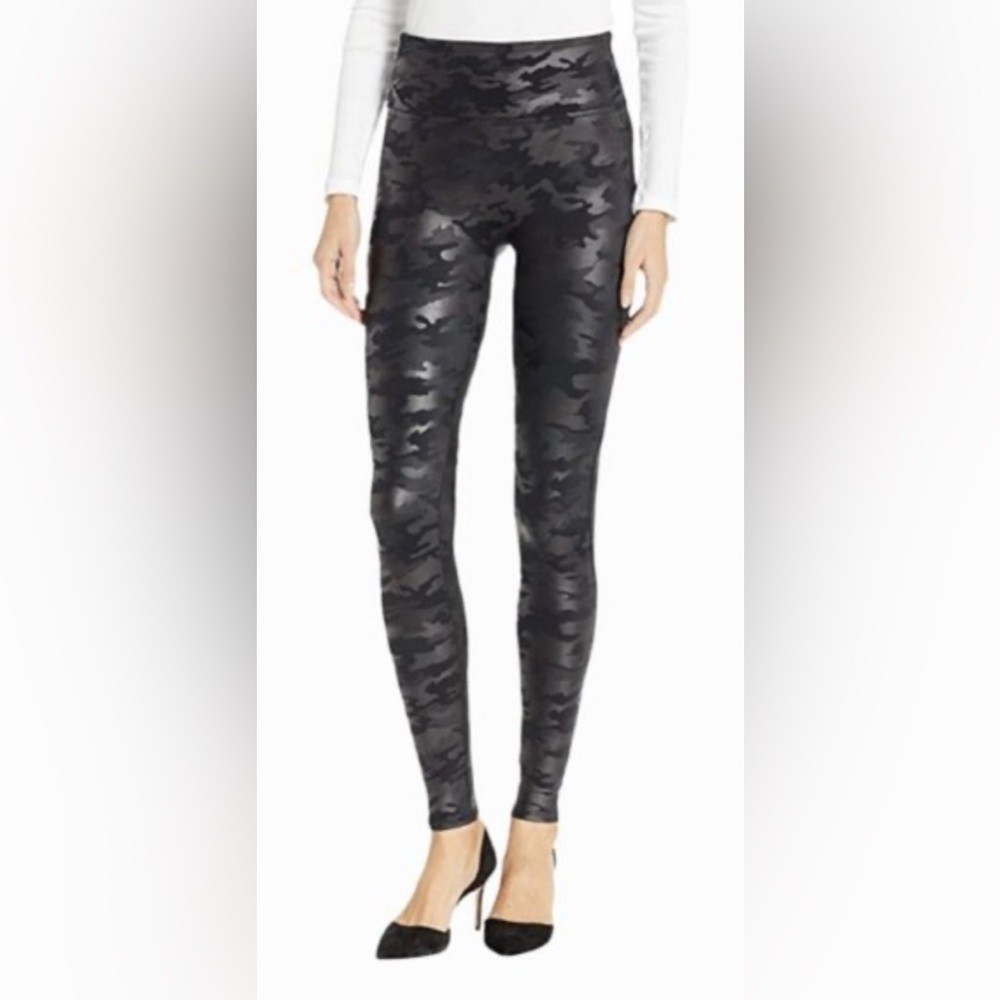 New! SPANX faux leather matte black camouflage leggings, NWT in size XS petite